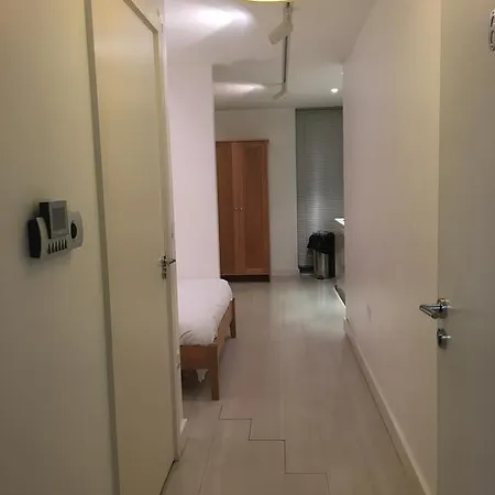 S Luxury Leeds (West Yorkshire)