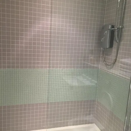 S Luxury * Leeds (West Yorkshire)